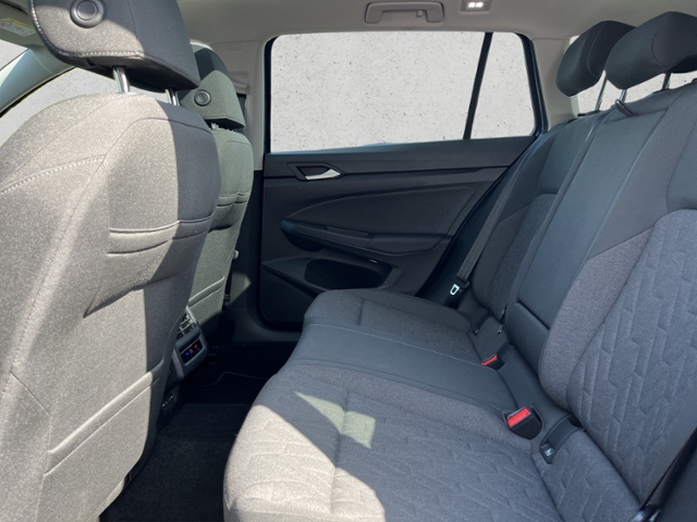 Golf VIII Var. 1.5 eTSI DSG Navi, AHK, Dach, Kam