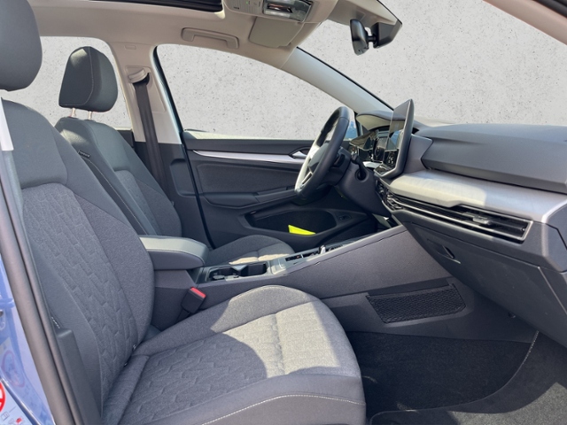 Golf VIII Var. 1.5 eTSI DSG Navi, AHK, Dach, Kam