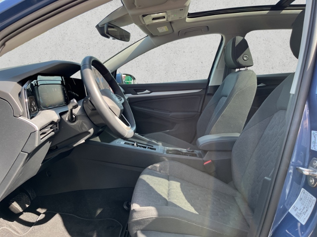 Golf VIII Var. 1.5 eTSI DSG Navi, AHK, Dach, Kam