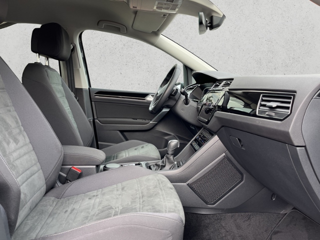 Touran 2.0 TDI DSG Highline, Navi, AHK, elektr. 