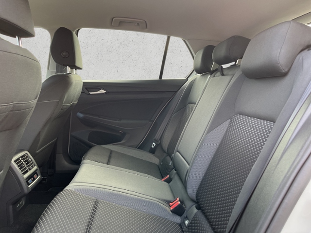 Golf VIII 1.5 eTSI DSG Active , Navi, LED KLIMA 