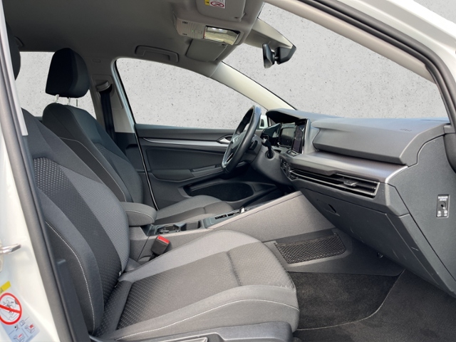 Golf VIII 1.5 eTSI DSG Active , Navi, LED KLIMA 