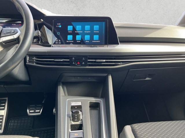 Golf VIII 1.5 eTSI DSG Active , Navi, LED KLIMA 
