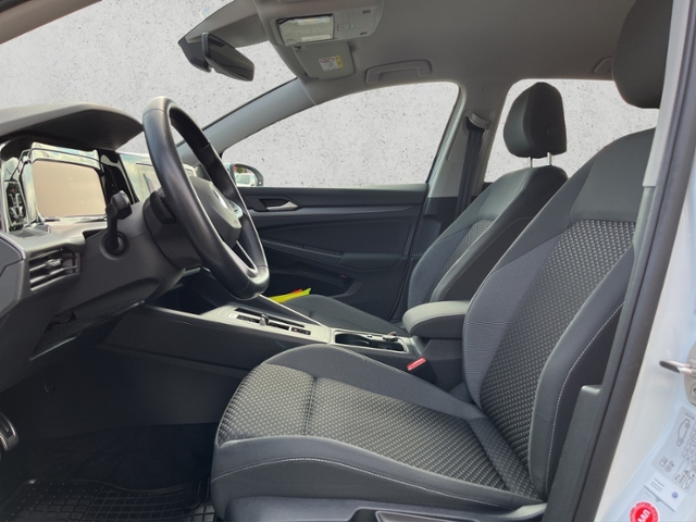 Golf VIII 1.5 eTSI DSG Active , Navi, LED KLIMA 