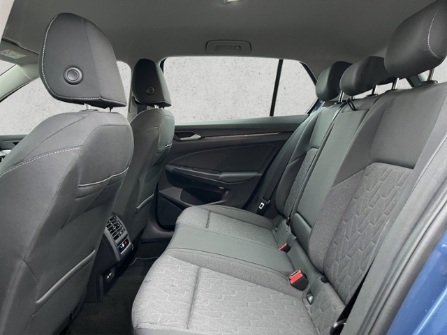 Golf VIII 1.5 eTSI DSG KLIMA LED NAVI ALU