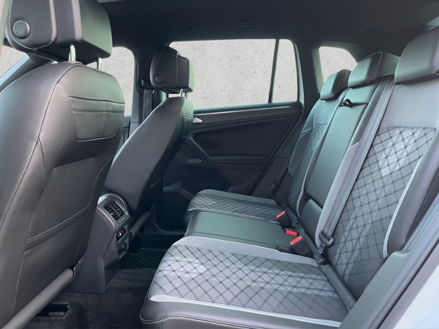 Tiguan 2.0 TDI DSG R-Line 4M. Navi, AHK, Matrix-