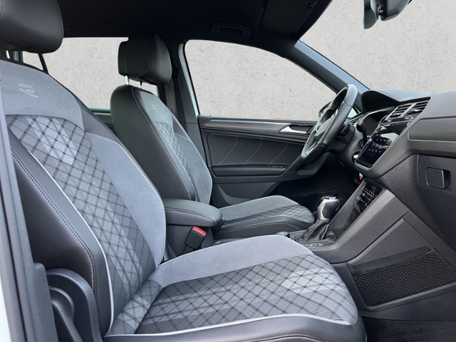 Tiguan 2.0 TDI DSG R-Line 4M. Navi, AHK, Matrix-