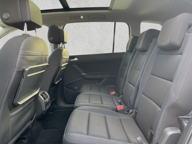 Touran 2.0 TDI United, Navi, Dach, AHK, 7 Sitzer