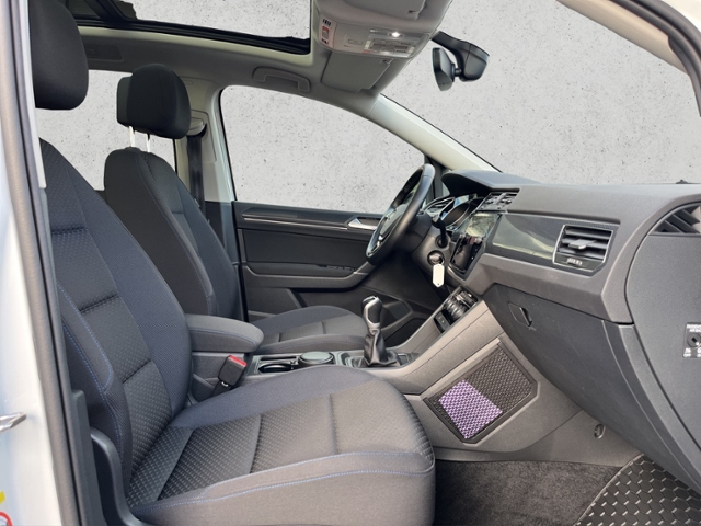 Touran 2.0 TDI United, Navi, Dach, AHK, 7 Sitzer
