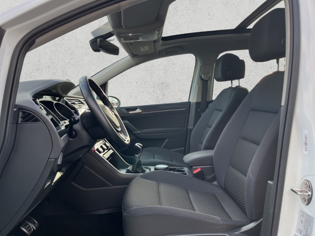 Touran 2.0 TDI United, Navi, Dach, AHK, 7 Sitzer