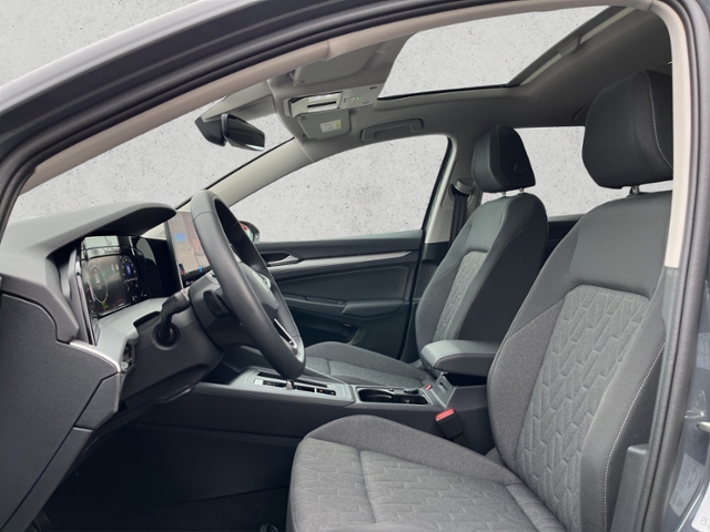 Golf VIII 1.5 eTSI DSG Navi, AHK, Dach, Sthzg, K