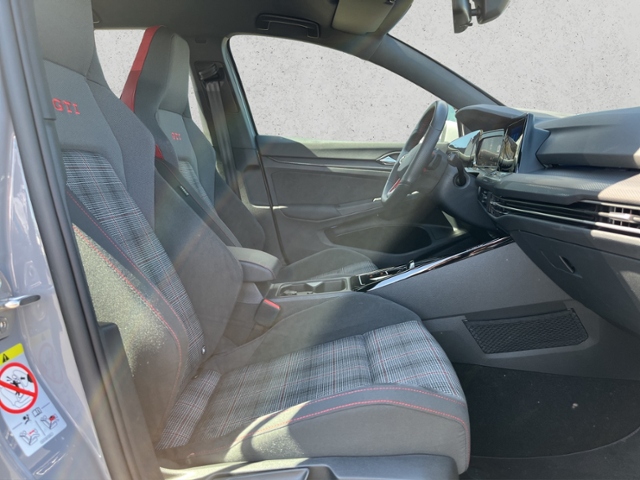 Golf VIII 2.0 GTI DSG Navi, LED, ACC KLIMA ALU