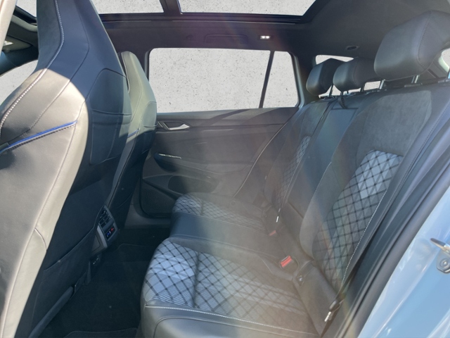 Golf VIII Var. 1.5 TSI R-Line, Navi, AHK, Dach, 