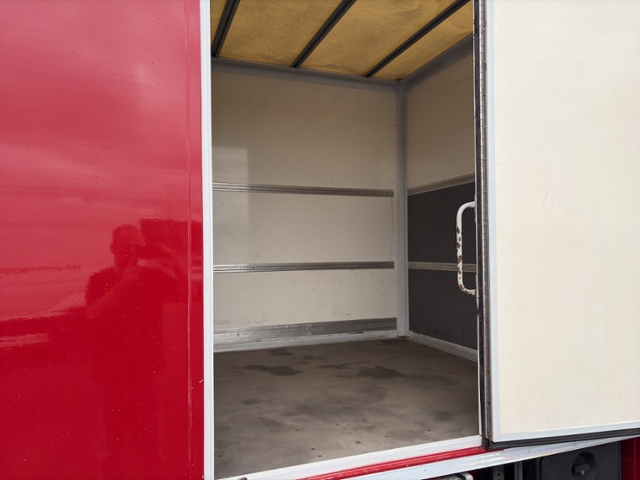 Crafter mit Kofferaufbau und Ladebordwand Pritsc
