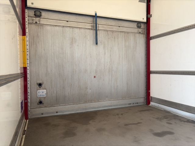 Crafter mit Kofferaufbau und Ladebordwand Pritsc