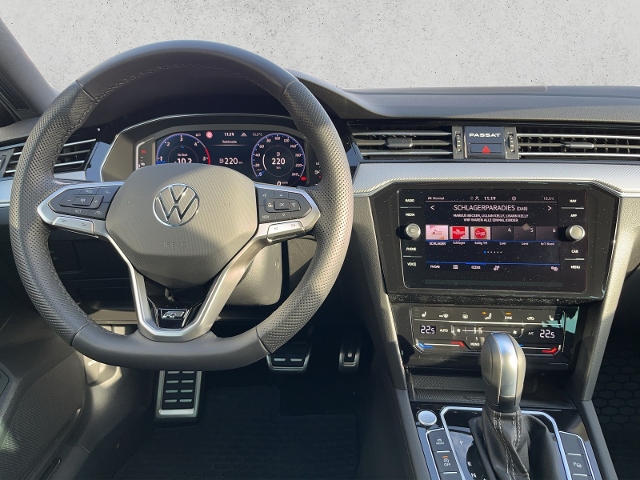 Passat Var. 2.0 TDI DSG R-Line, AHK, Navi, Sthzg