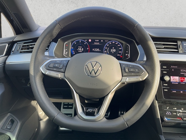 Passat Var. 2.0 TDI DSG R-Line, AHK, Navi, Sthzg