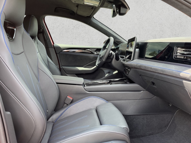 Passat Var. 2.0 TDI R-Line DSG AHK, DCC, Navi, L