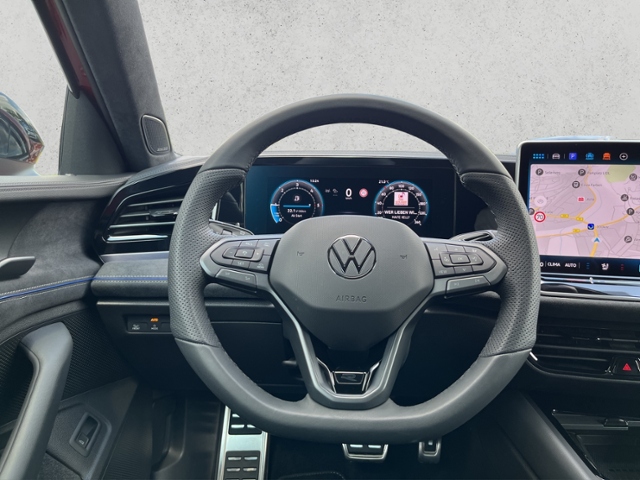 Passat Var. 2.0 TDI R-Line DSG AHK, DCC, Navi, L