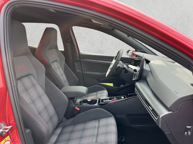 Golf VIII 2.0 GTI DSG TSI 195 kW KLIMA LED NAVI 