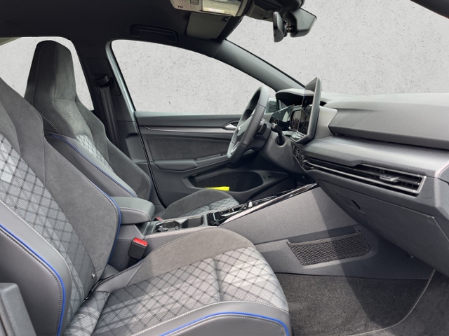 Golf VIII 1.5 eTSI DSG Navi, AHK, Area-View, Mat