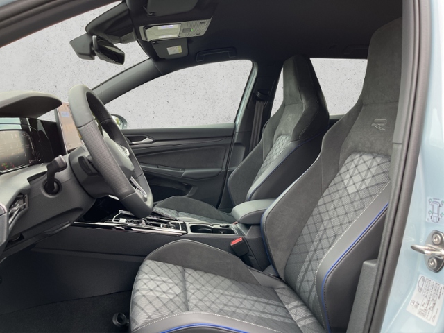 Golf VIII 1.5 eTSI DSG Navi, AHK, Area-View, Mat