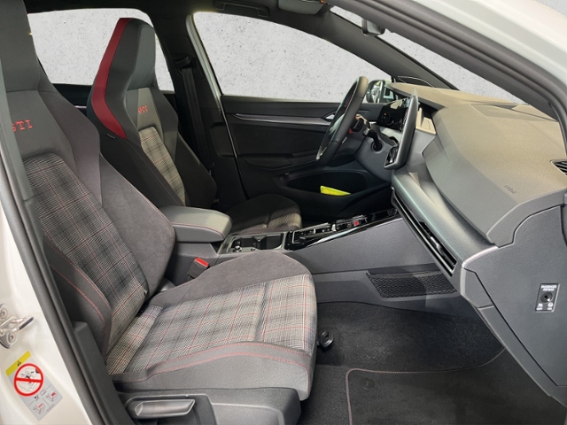 Golf VIII 2.0 GTI DSG Navi, LED-Matrix, Dach, Ar
