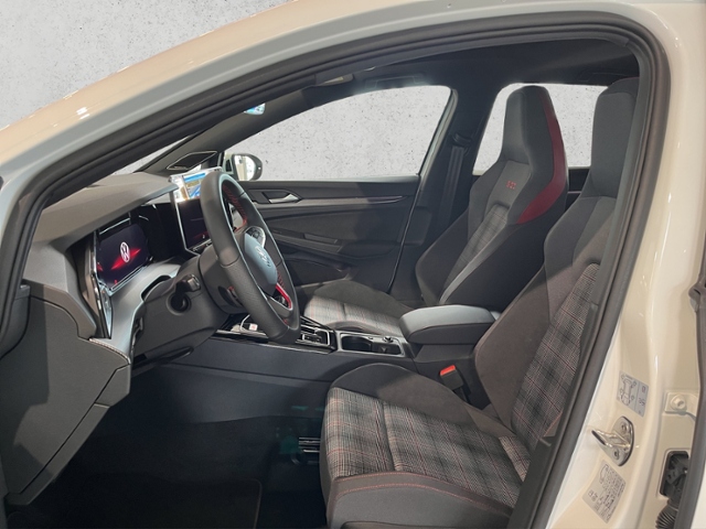 Golf VIII 2.0 GTI DSG Navi, LED-Matrix, Dach, Ar