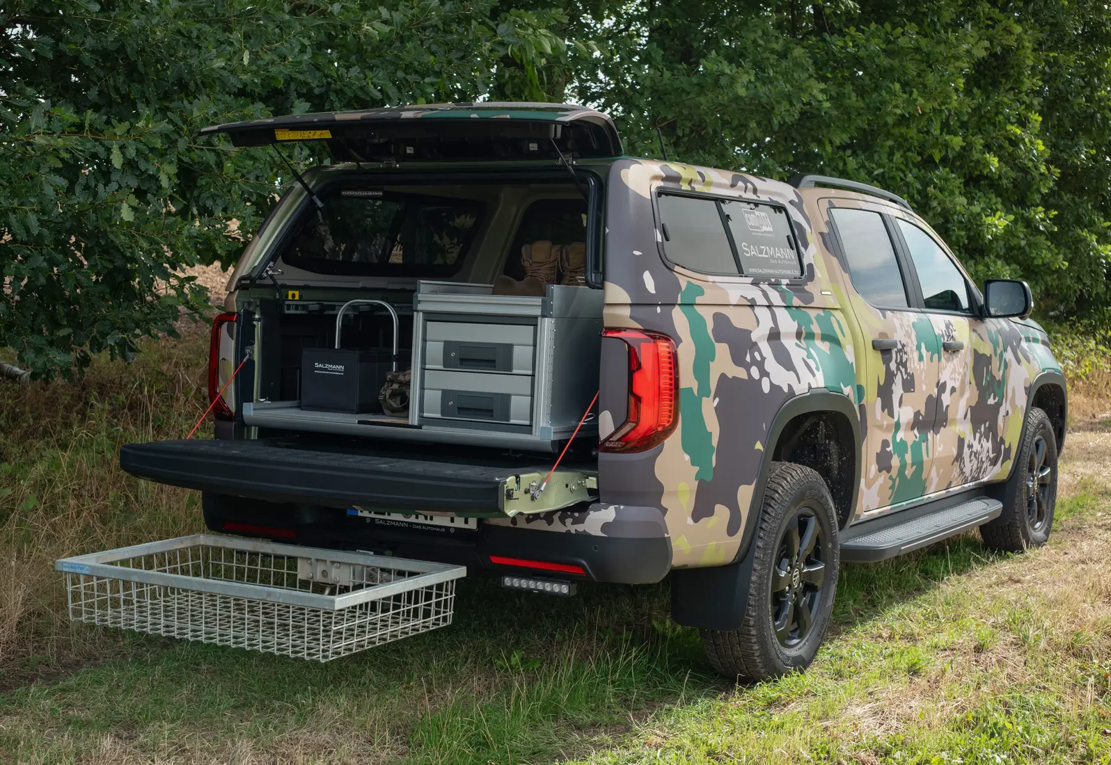 Voll ausgefahrenes Laderaumsystem des Amarok